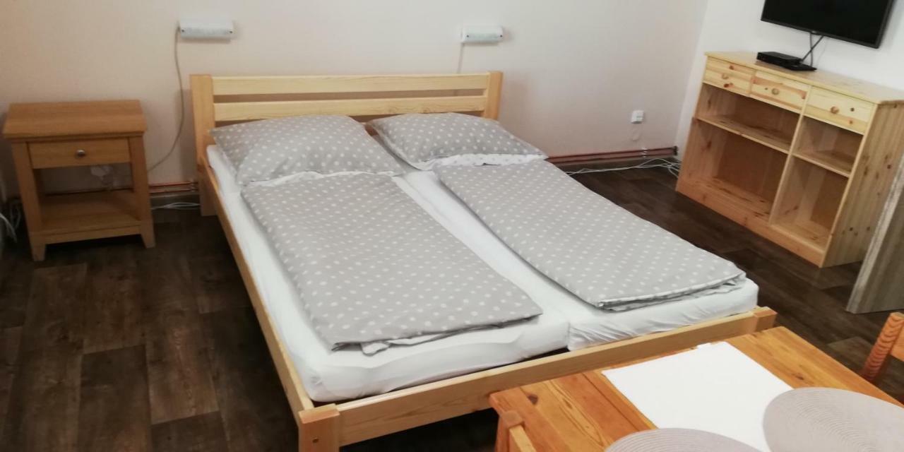 Booking Trzni Decin Zewnętrze zdjęcie